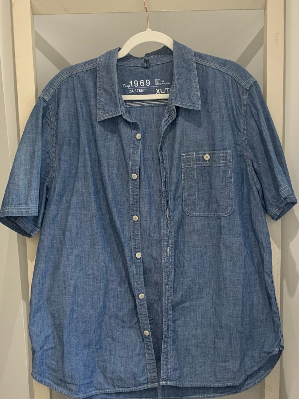 GAP 1969 Men's Short Sleeve Chambray Button-Down Shirt - Light Blue